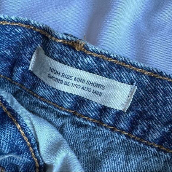 Universal Thread Distressed Blue Jean Shorts - Picture 5 of 7